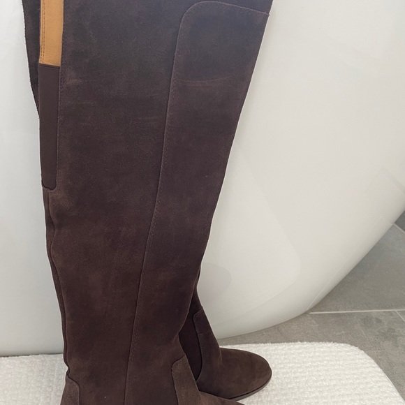 New Loval over-the-knee boot from CC
Corso Como - Picture 9 of 11